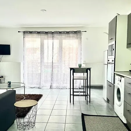 M12 - Marquer - Joli Studio Central Avec Garage Apartamento